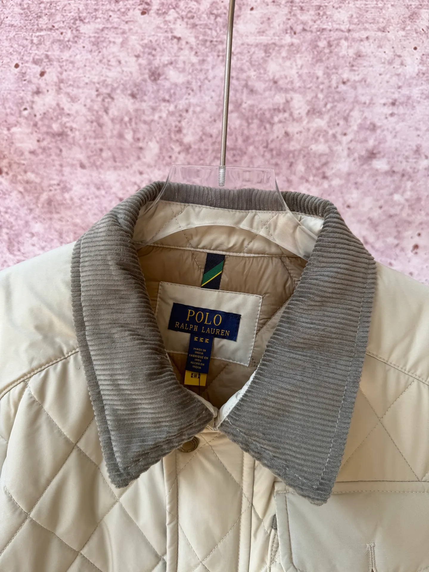 P430 Raff's new rhombus plaid workwear cotton jacket, customized hardware accessories, fine workmanship inside and outside to maintain the original details, simple version, old money style, casual matching, workmanship details restored, diamond grid stitching inside and outside fixed, collar and cuffs with corduroy to add matching attributes, shoulder chapters highlight the brand tonality, hem slit snap design is more matching attributes, full of details